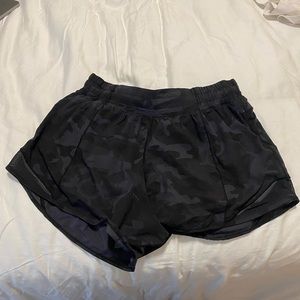 Lululemon Hotty Hot Short II 4”